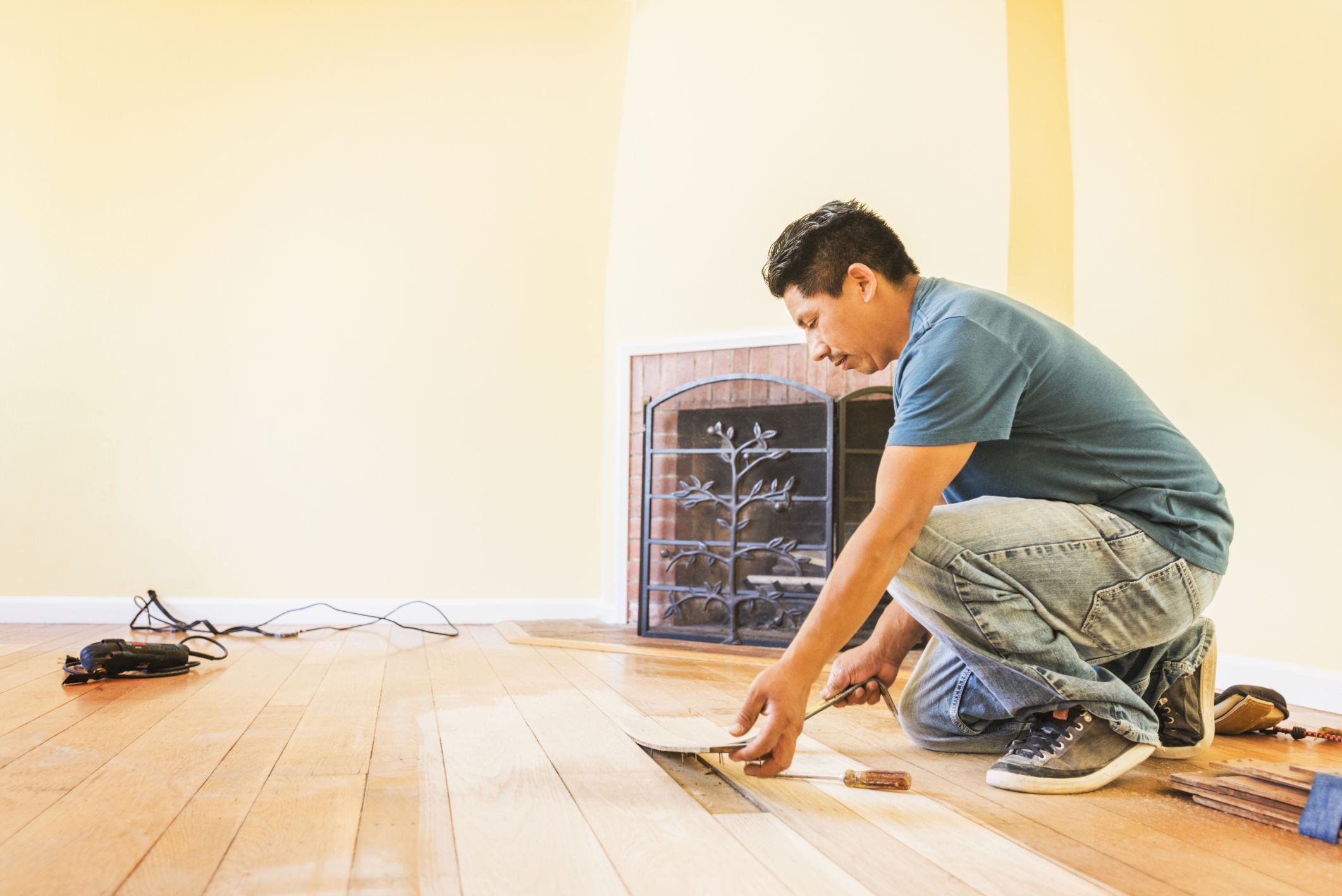 5 inch hardwood flooring vs 3 inch of solid hardwood flooring costs for professional vs diy in installwoodflooring 592016327 56684d6f3df78ce1610a598a