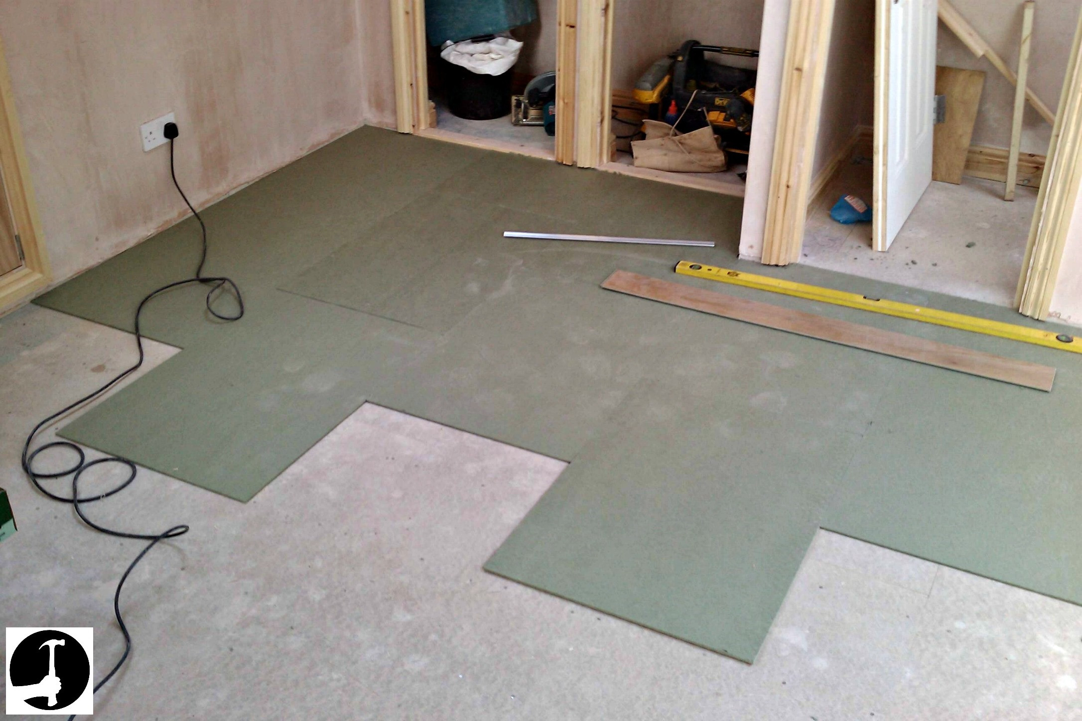 Diy Hardwood Floor Installation On Concrete Of How to Install Laminate Flooring with Ease Glued Glue Less Systems Intended for Laminate Underlay