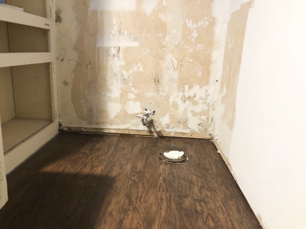 26 Famous Hardwood Flooring On Concrete Slab 2024 free download hardwood flooring on concrete slab of our very diy friendly faux hardwood flooring casas y tapas inside here is the picture of the floor again before we got anything else done in the bathroo