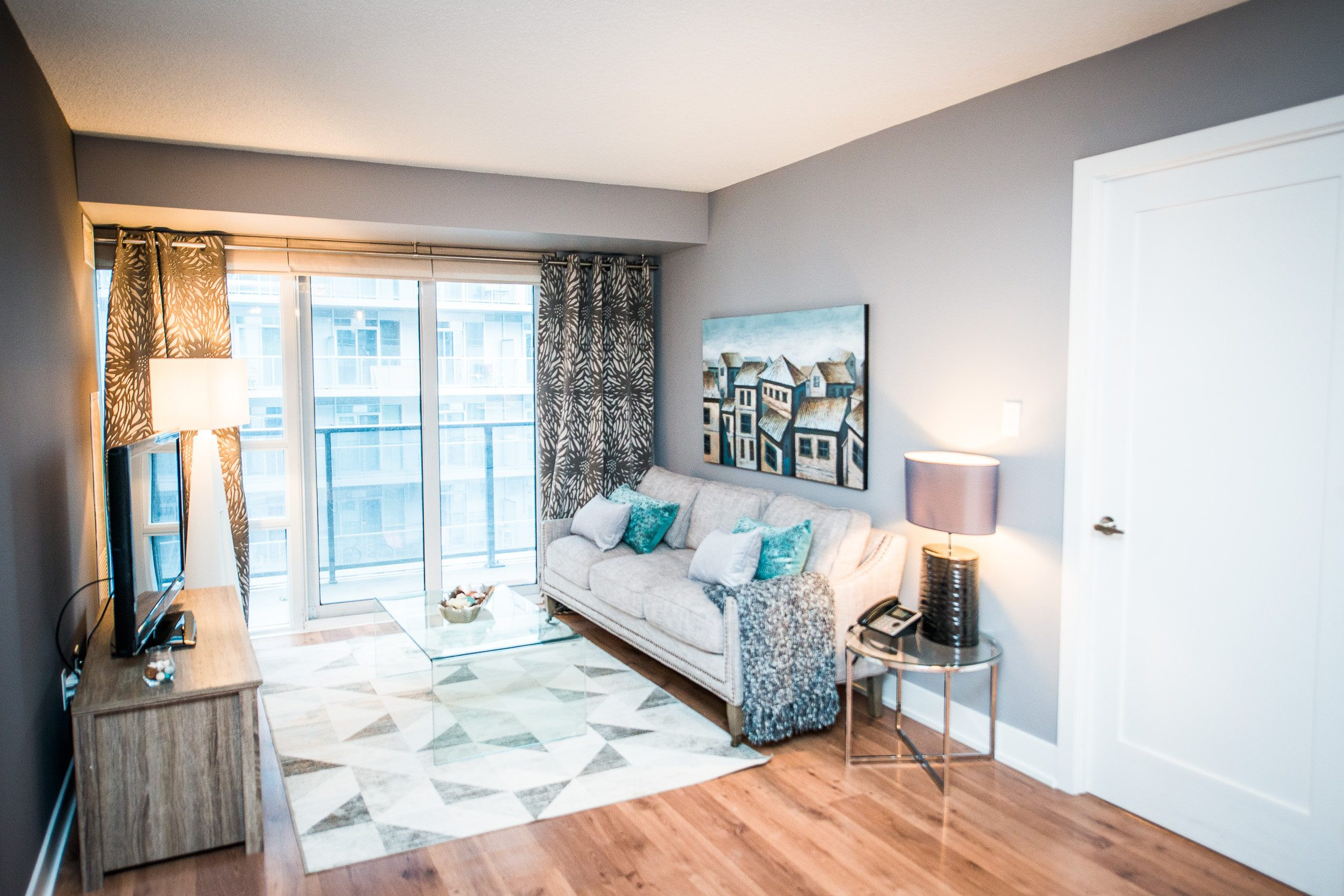 29 Elegant Hardwood Flooring toronto Ontario 2024 free download hardwood flooring toronto ontario of signature four 3 bedroom furnished condo for rent intended for toronto furnished apartment king west blue pillow on couch