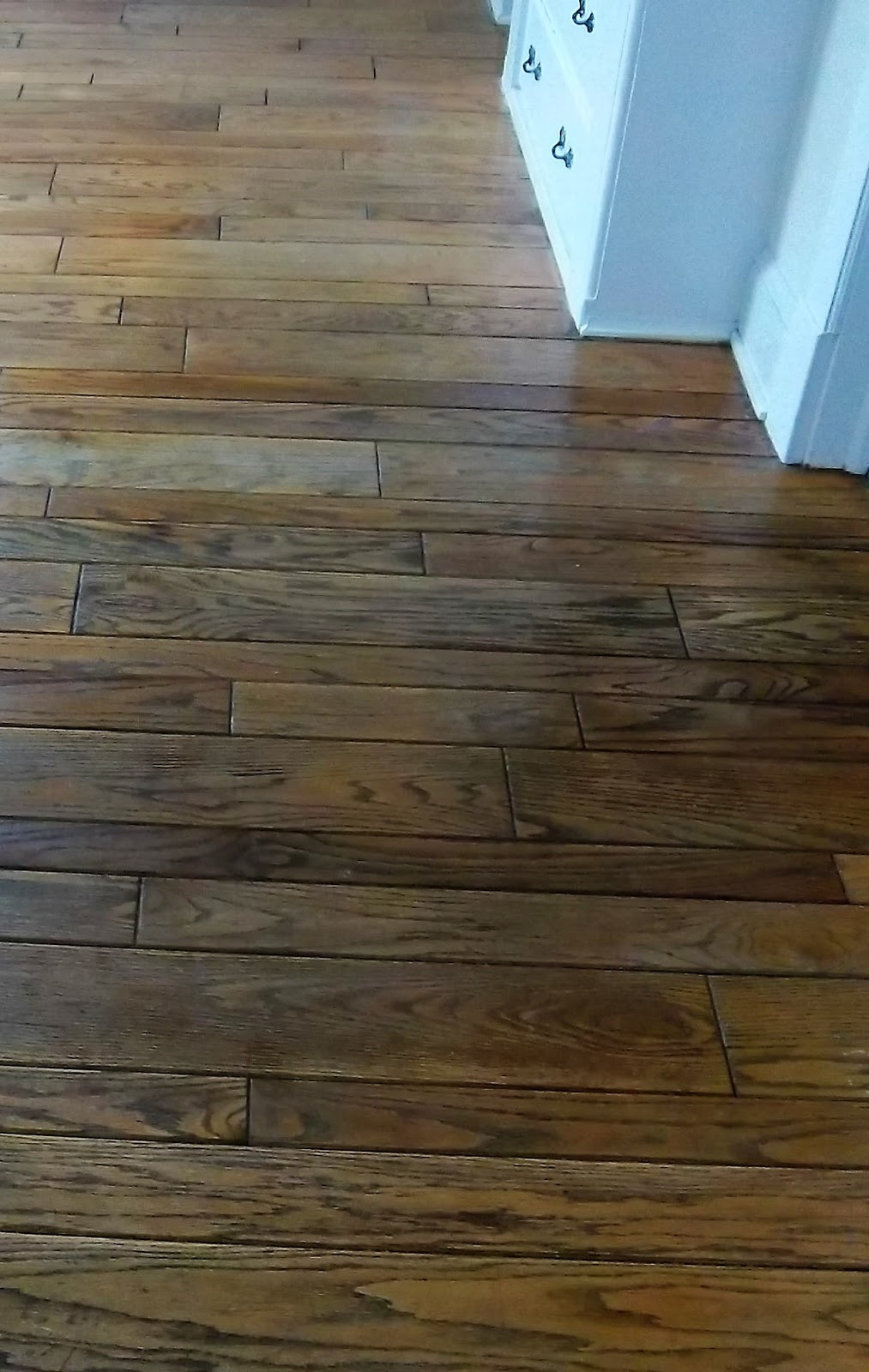 Clean Hardwood Floors with Vinegar